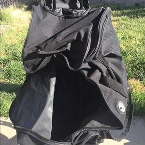Duffle bag with wheels extra large with extendable handle